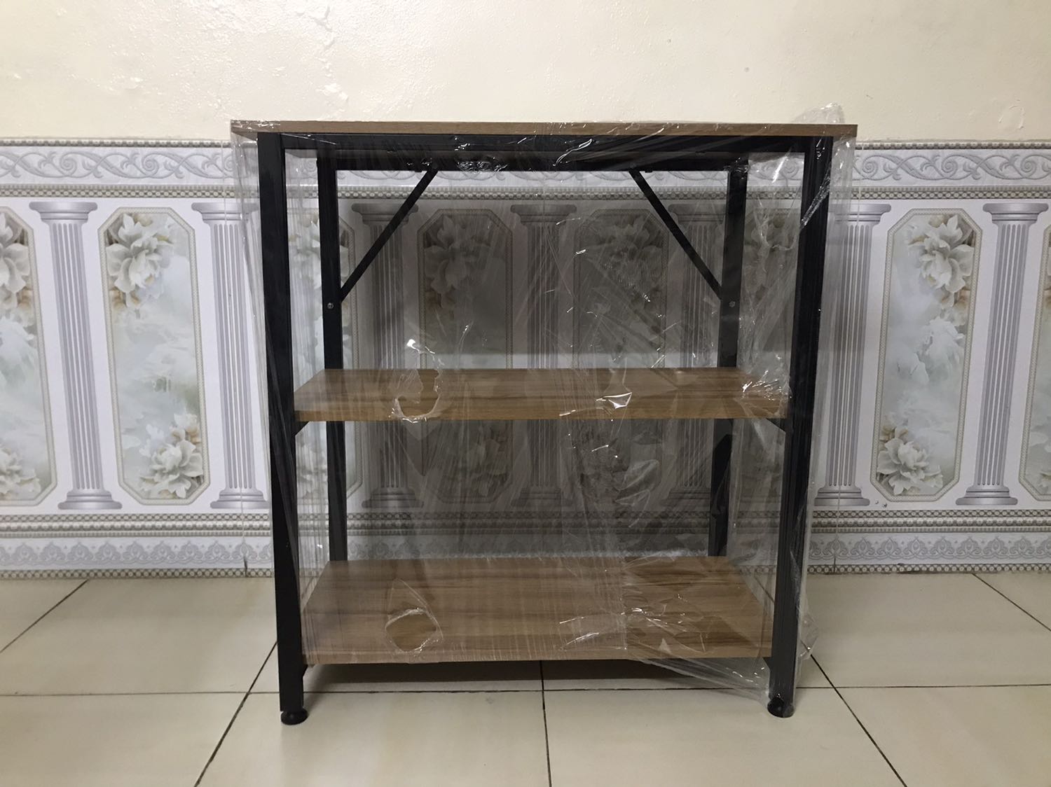 Tủ chắc chắn. Giao hàng nhanh. Ban đầu thông báo là 3 tuần mới giao hàng nhưng 2 ngày sau khi đặt mình đã nhận được hàng. Rất hài lòng!