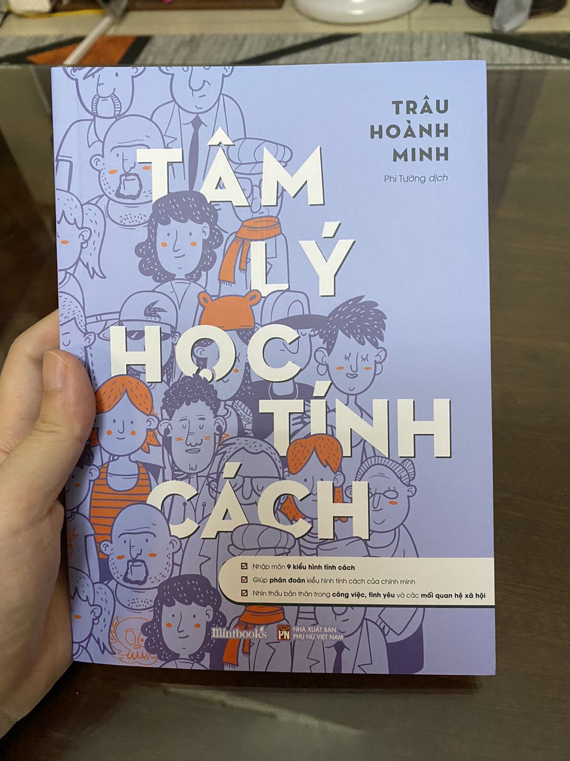 Sách đẹp, bọc nilon cẩn thận, bên trong có kèm bookmark, giao hàng khá nhanh so với dự kiến!
Về nội dung cũng chưa đọc nên chắc review chi tiết nội dung sau! Nhưng có điều đây là cuốn sách nói về tâm lý khá hay nếu bạn nào đang muốn tìm hiểu!