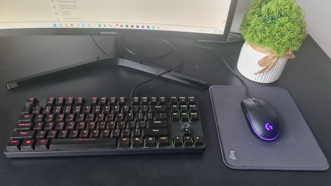 Xài cực kỳ tốt. Vẫn tin tưởng về chất liệu Logi. Hài lòng về tốc độ giao hàng và đóng gói.