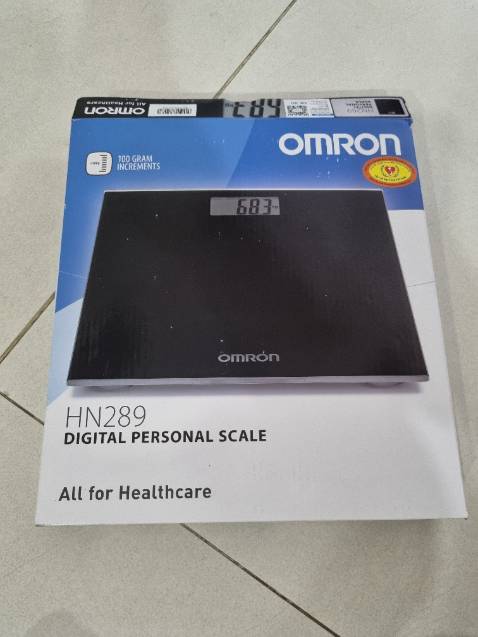 Cân đẹp, gọn, nhạy. Cân 3 lần số ra y chang ko chênh lệch. 
Giao nhanh. Tuyệt vời luôn