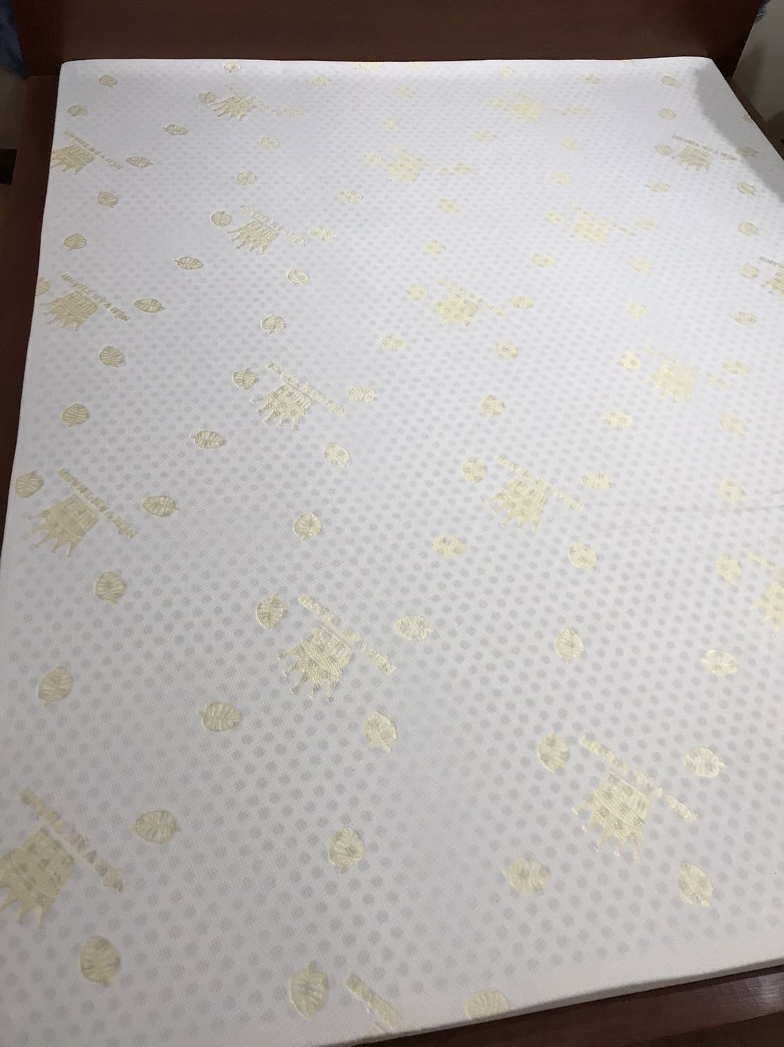 Nệm chính hãng, sử dụng tốt, nắm êm rất thích. Có phiếu bảo hành kèm theo