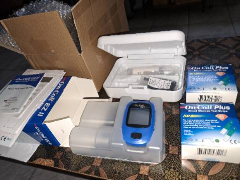 Nhìn giá tưởng rẻ nhưng giao hàng chỉ vó kim lấy máu chứ không có 25 que *** tặng kèm như những nơi khác. Thương hiệu Mỹ, sx ở TQ, shop nên ghi đúng để tránh hiểu lầm. Giá trị không lớn nên không quay video nên không có ý khiếu nại nhưng cảm thấy shop thiếu tôn trọng khách hàng dù 25 que *** không đáng bao nhiẻu.