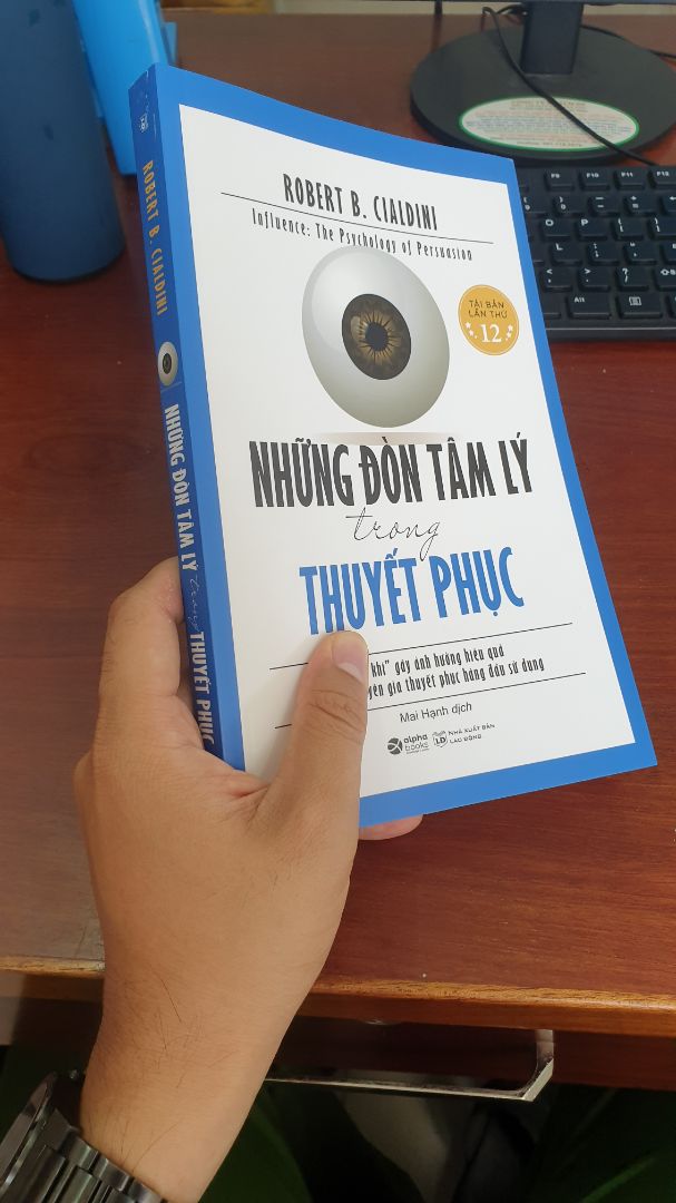gói rất kỹ. Bao ngoài cuốn sách là một bọc nilon, hộp catton ko bị móp méo. Mặc dù mình đặt trong mùa covid chỉ thị16 nhưng chỉ 4 ngày là nhận dc sách.
giấy mượt, mịn, nội dung sách mình chưa đọc nên chưa rì viu kịp