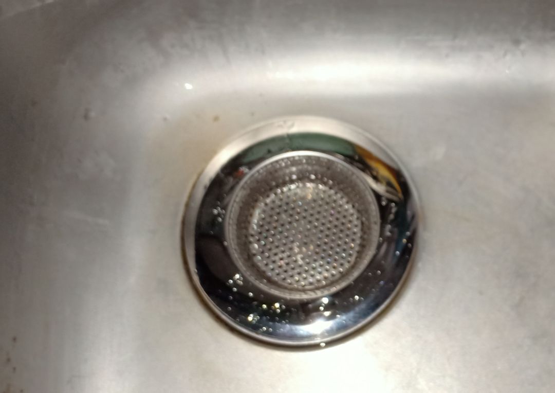 Viền tròn ngoài hơi sắc nhưng không ảnh hưởng nhiều công năng sản phẩm, giá hơi cao, hàng TQ gia công nhưng nhìn đẹp. vote 5 sao để ủng hộ shop và mong shop ủng hộ hàng Việt nhiều hơn.