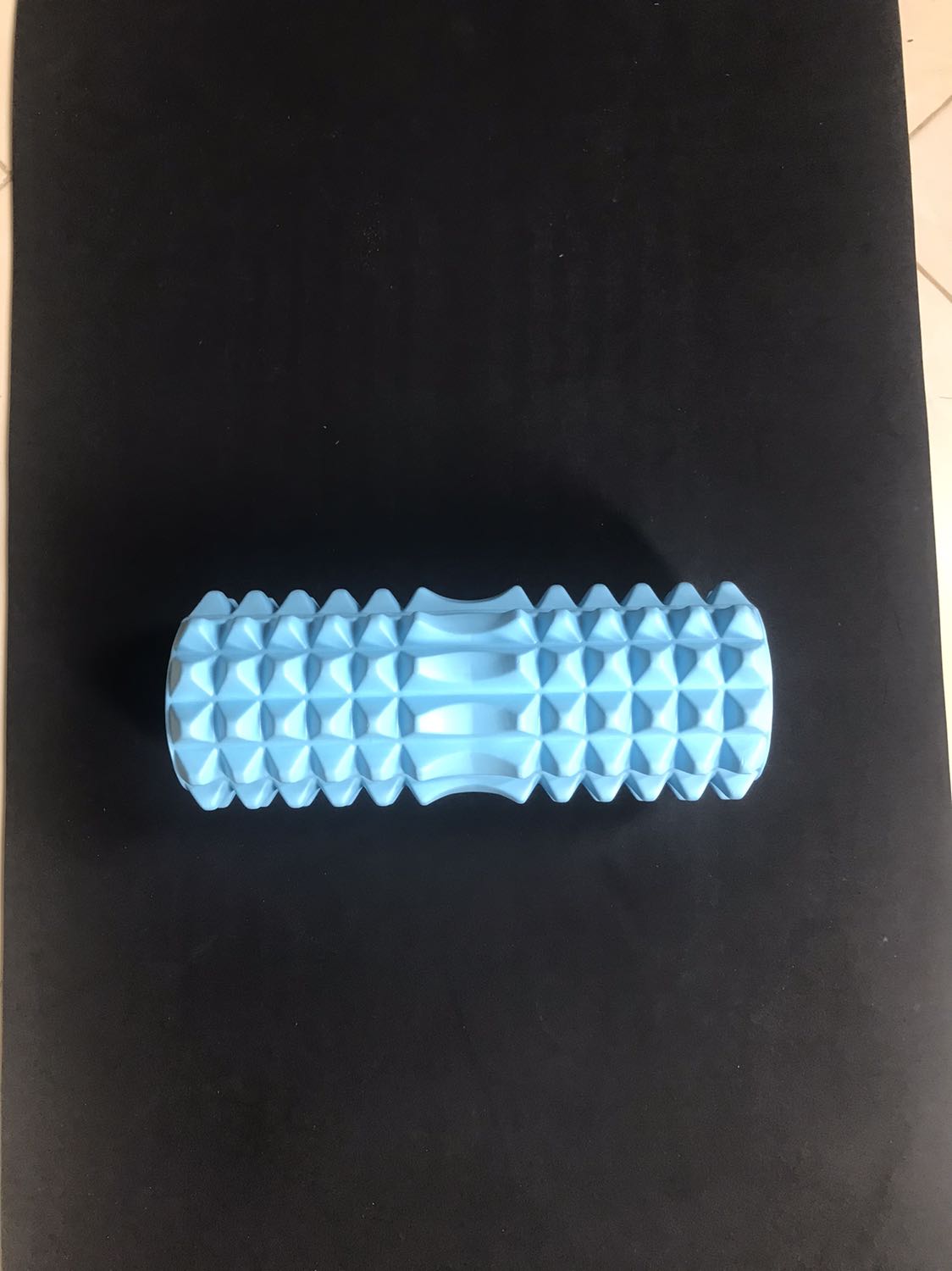 Tikinow giao hàng cực nhanh, đặt hàng đêm qua, sáng nay đã giao hàng rồi 🥰
Con lăn gai này lăn rất thích nha, mới đầu chưa quen thì cảm giác hơi đau 🤣