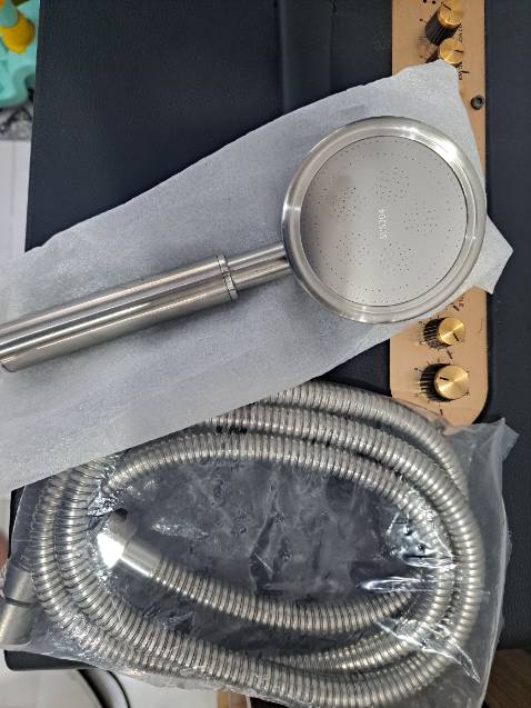 Hàng đẹp, giao nhanh, nước mạnh hơn vòi cũ.