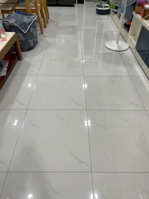 1. Hút bụi, tóc, ổn
2. Lau ổn, chỗ dơ cần đi qua đi lại vài lần mới đánh bay vết dơ.
3. Thời gian cũng hon 20 phút cho 1 lần sạc đầy, quá đủ cho 100m2 - 150m2
4. Vệ sinh dễ dàng