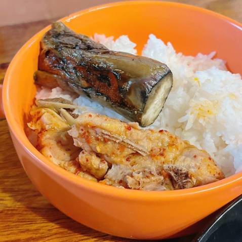 Bát đẹp lắm luôn, dày, nặng, màu đẹp, đúng như mình mong đợi. Shop gói hàng kĩ vô cùng, 2 lớp bìa cứng rồi 2 lớp nilong bong bóng quấn mấy vòng nữa, ở ngoài còn có cảnh báo hàng dễ vỡ. Chất lượng xứng đáng với giá tiền, mọi người nên mua.