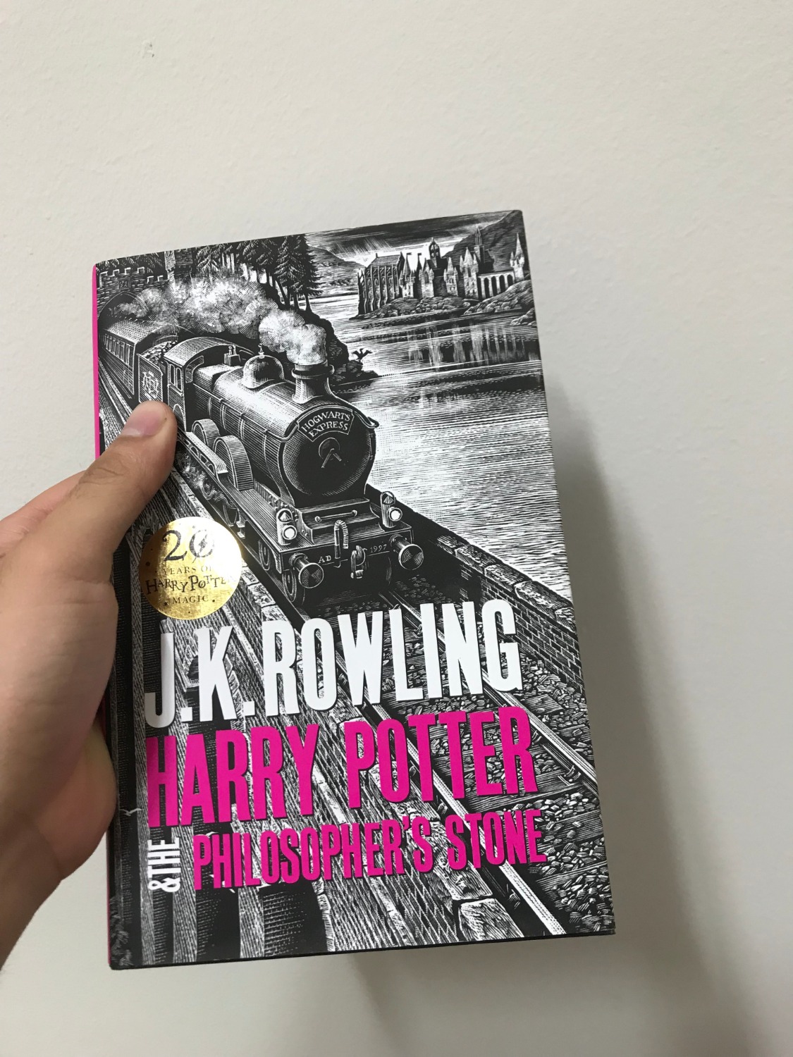 Sách không được bảo quản tốt nên đã bị mốc (nhìn như bị gỉ sét). Rất thất vọng về lần đầu tiên đặt sách tiếng anh + Tiki Now.