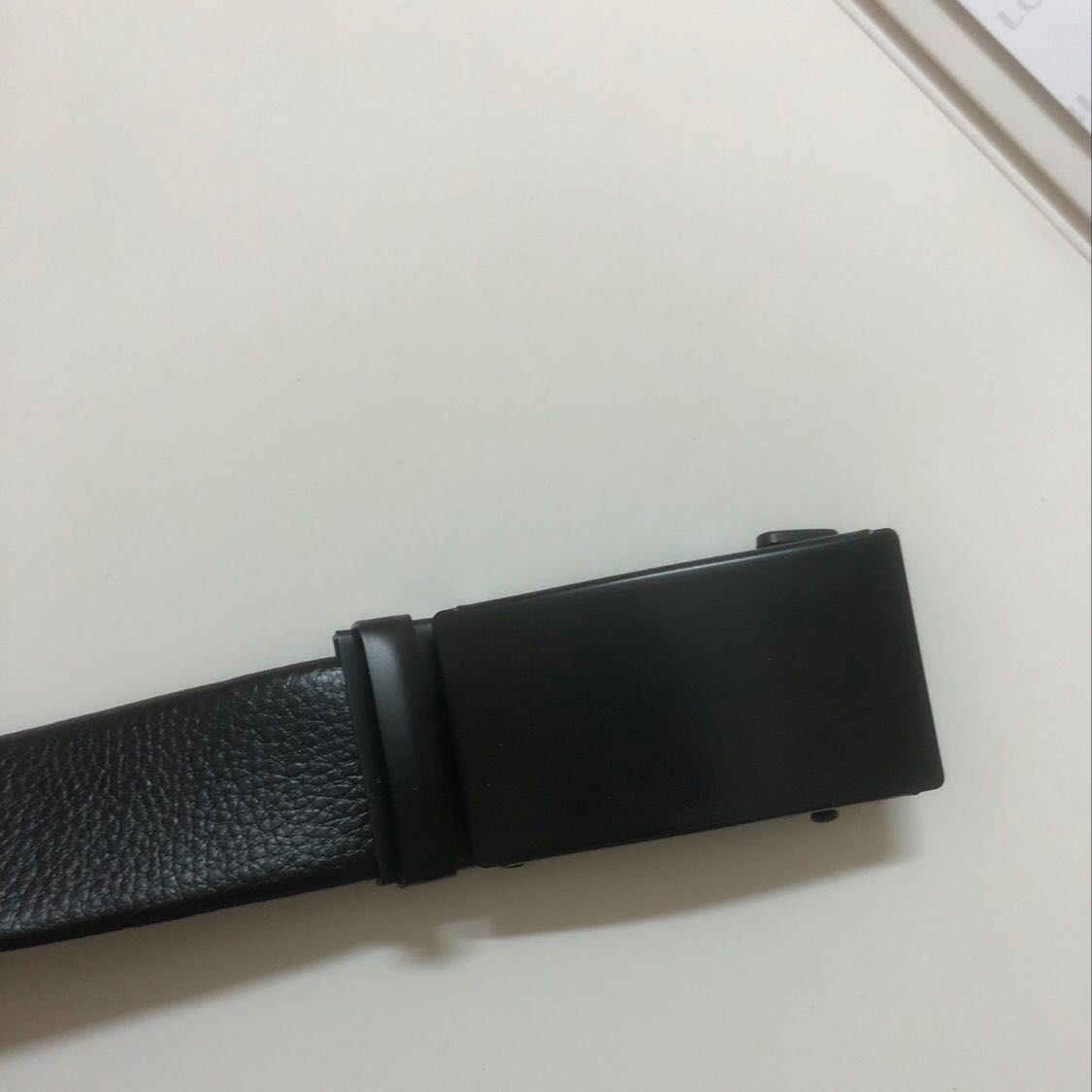 Mua đc cái thắt lưng chim ưng ghê. Đơn giản mà sang lắm anh em nhé! Quy định công ty không đc dùng thắt lưng mầu mè. Mua cái này mấy anh em hỏi địa chỉ mua. Kkk, nhờ vợ tìm cho ưng cái bụng. Giá thì rẻ nữa.