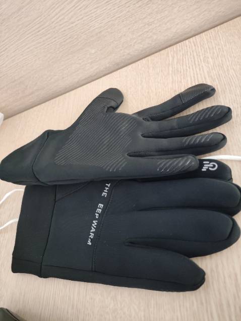 Găng khá dày nên cảm giác khi cầm nắm bị cộm, dù đã lấy size nhỏ hơn nhưng vẫn bị to hơn tay Găng khá dày nên cảm giác khi cầm nắm bị cộm, dù đã lấy size nhỏ hơn nhưng vẫn bị to hơn tay