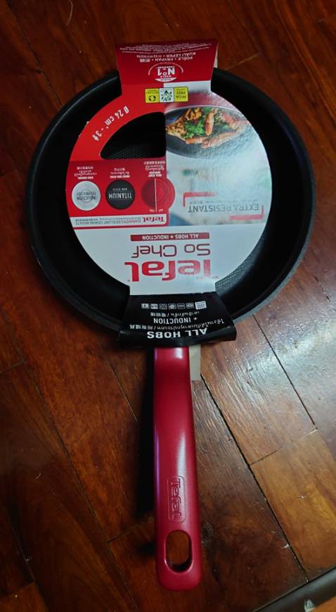 Chảo dùng rất thích, chất lượng của đồ bếp Tefal thì khỏi chê rồi. Mình dùng thử 1 lần là nghiền luôn, định mua gì là sẽ check Tefal ngay. Cảm giác cầm chắc chắn, nấu cũng thích mà cọ rửa đơn giản dã man. Nhàn hơn biết bao nhiêu.