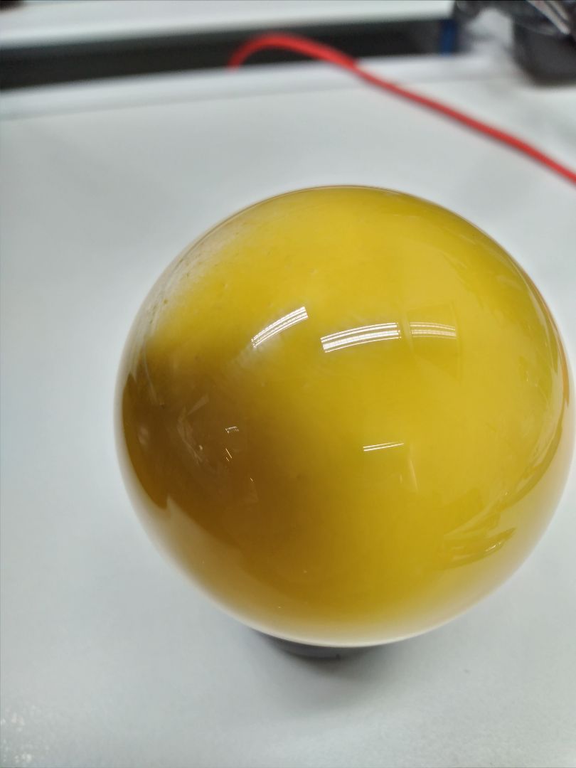 quả cầu có vết am khoi den,  nhìn không như hình quảng cáo!