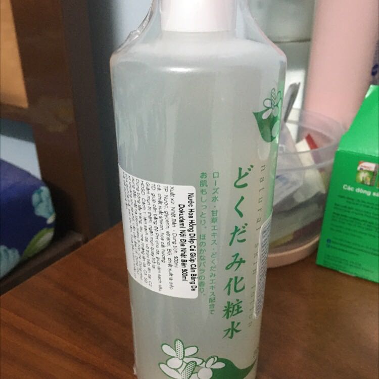 shop goi hang ky , hsd ro rang . minh dung nuoc hoa hong nay cho vung cổ thay do am phu hop , ko kich ung da