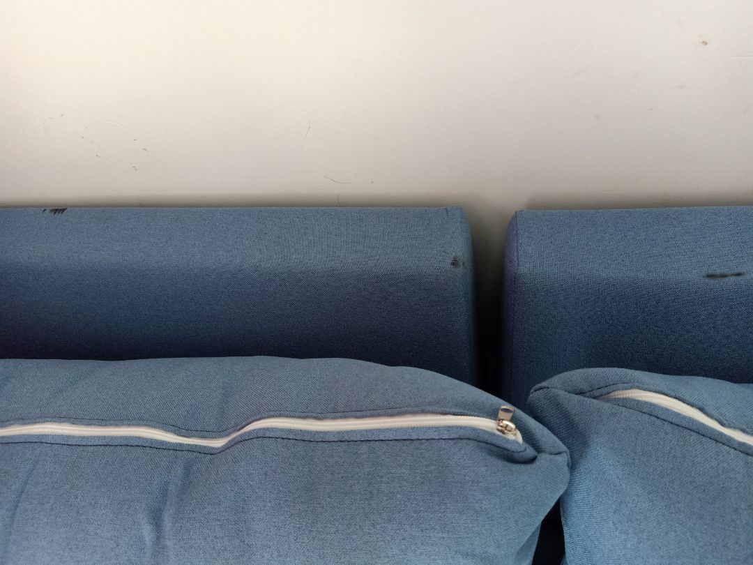 2 anh giao hàng vui vẻ nhiệt tình, sofa đẹp, màu hơi thực tế hơi nhạt hơn so với ảnh. Có 3 vết đen giống bị xém do nhiệt nhưng vẫn OK. Cảm ơn shop nhiều. Chúc shop buôn may bán đắt nhé. 2 anh giao hàng vui vẻ nhiệt tình, sofa đẹp, màu hơi thực tế hơi nhạt hơn so với ảnh. Có 3 vết đen giống bị xém do nhiệt nhưng vẫn OK. Cảm ơn shop nhiều. Chúc shop buôn may bán đắt nhé.