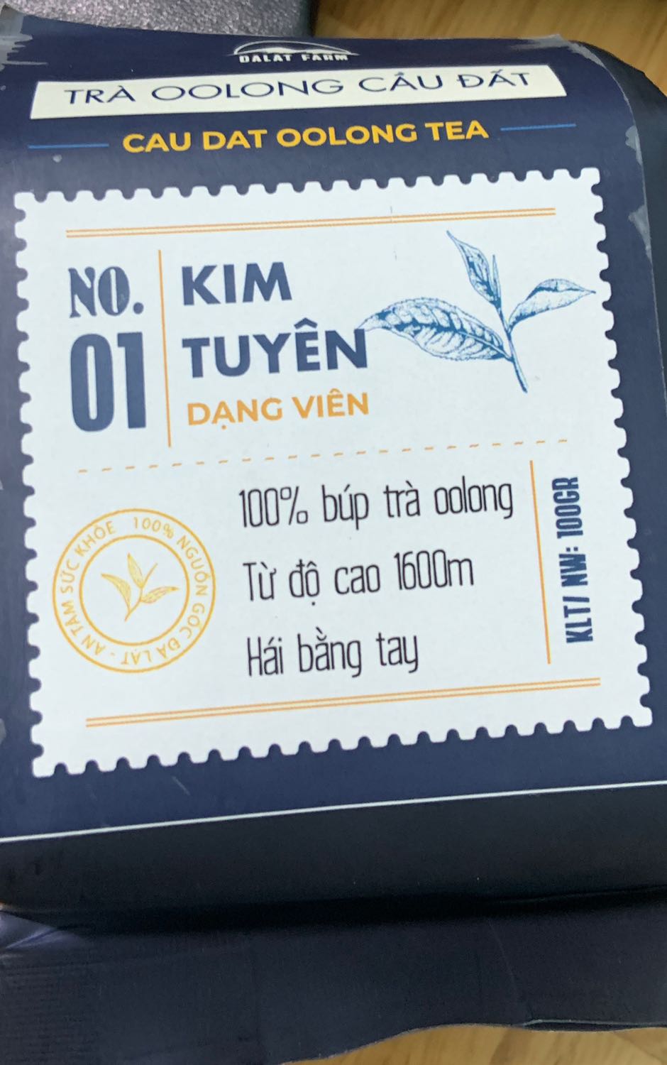 Sản phẩm rất xinh đẹp tuyệt vời, tôi không thể trông đợi gì hơn. Cám ơn người bán hàng, cám ơn người vận chuyển. Hàng đóng gói rất đẹp. Hộp không có dấu hiệu bị móp, bộ phận vận chuyển đã nâng như nâng trứng. Thời gian vận chuyển rất hợp lí. Đặt hàng với tâm thế hào hứng chờ đợi để được trải nghiệm sản phẩm và tôi không hề bị chờ đợi lâu. Bên vận chuyển không quản ngại thời tiết và đường xá xa xôi để đưa sản phẩm cho tôi trong thời gian ngắn nhất.