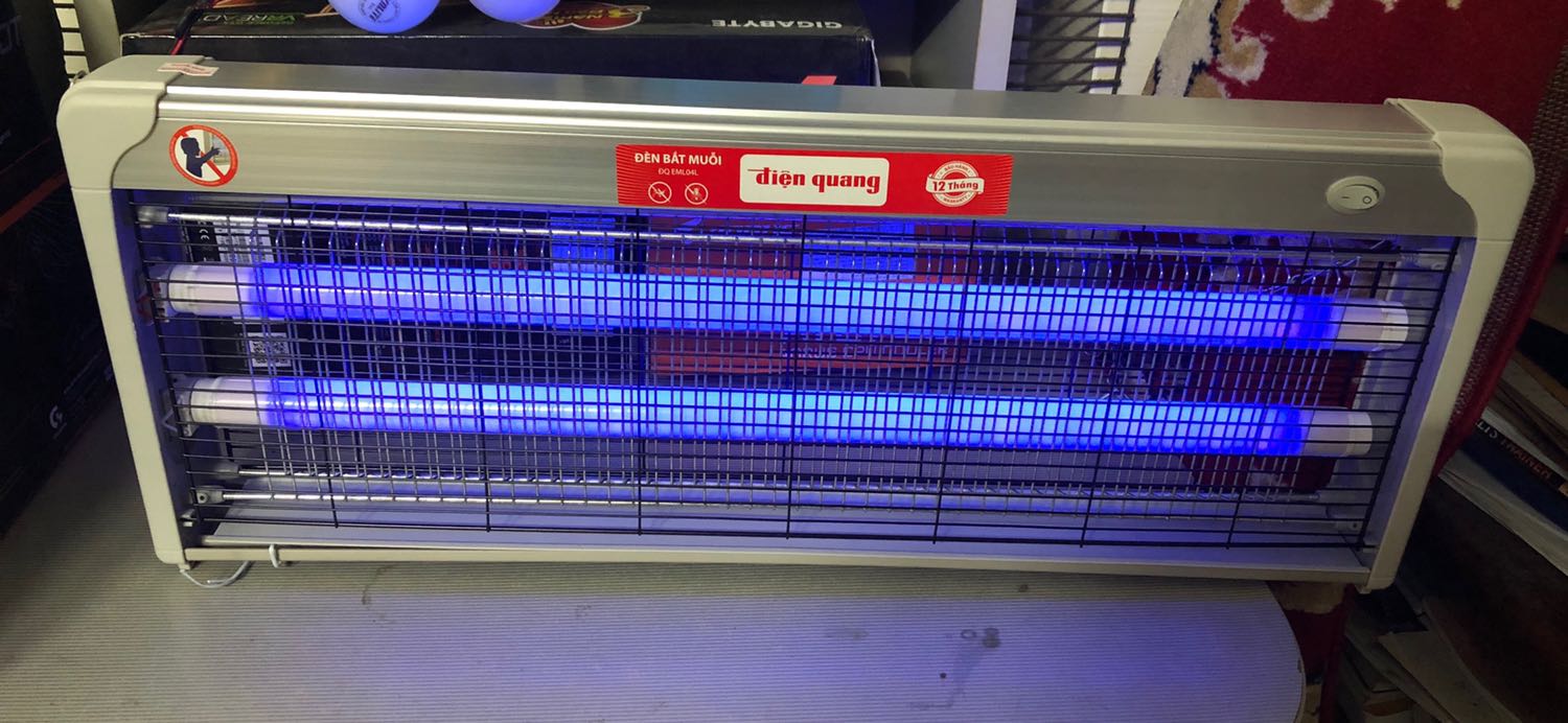 Mặc dù không bắt được 100% nhưng mình thấy bắt được khá nhiều muỗi và các loại côn trùng nhỏ khác. Đèn không quá sáng, Không gây ảnh hưởng giấc ngủ, không phát ra âm thanh gì, không có mùi gì khó chịu. Giá cả phải chăng. Giao hàng nhanh