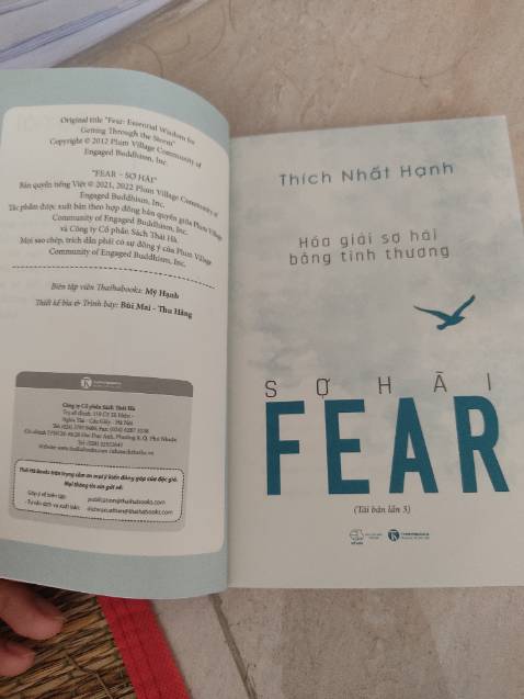 Hãy đọc chậm dãi và cảm nhận từng chữ từng từ của quyển sách này, bạn sẽ thấy nó dù chỉ là 1 cuốn sách thôi nhưng nó sẽ dạy bạn biết bao nhiêu điều.