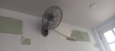 Quạt đẹp, chạy êm,có remote nên dễ điều khiển. Quạt giống miêu tả.