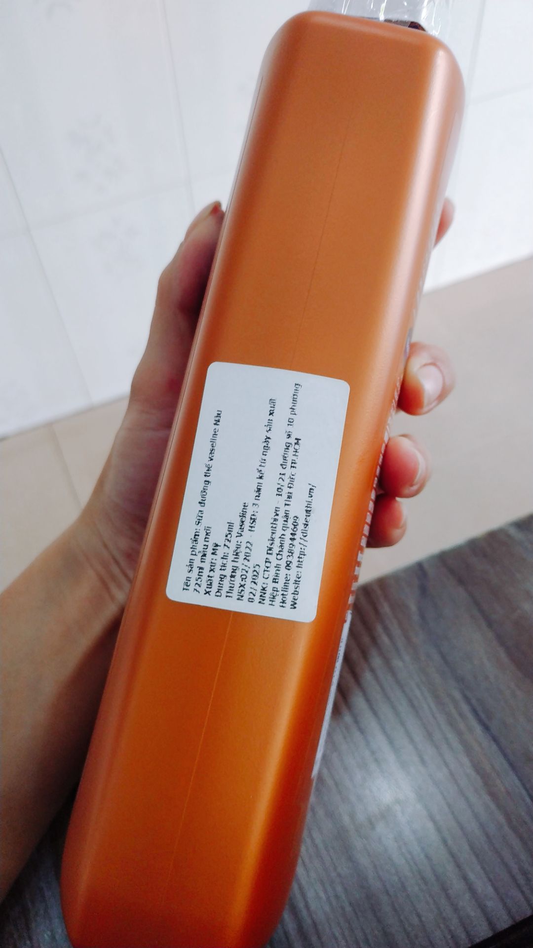 Cảm ơn shop đóng gói cẩn thận, hàng có tem nhập khẩu đàng hoàng, rất an tâm! Chất kem vừa đặc ko quá lỏng, mùi thơm