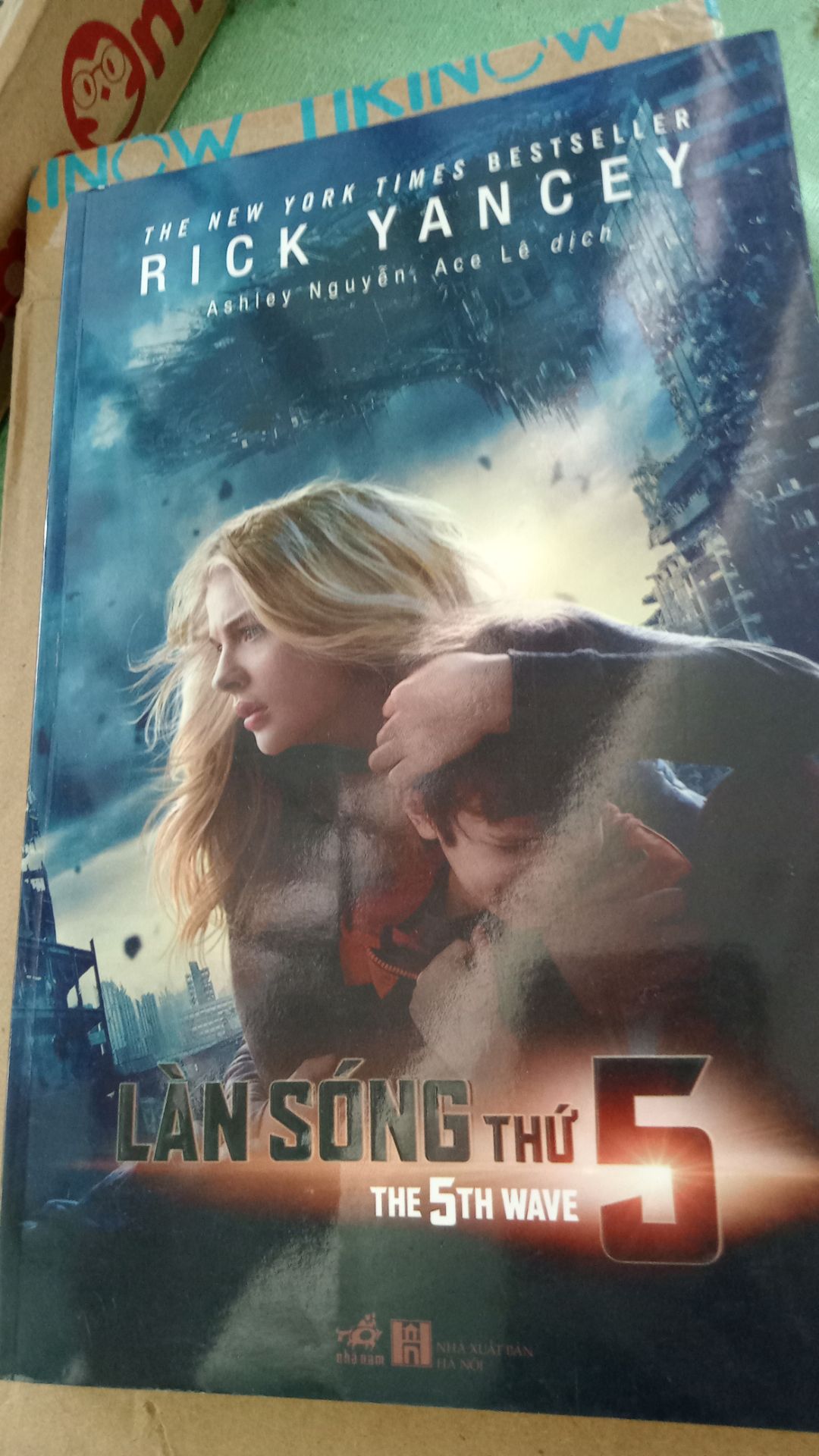 Tổng quan sách khá ổn, tuy nhiên không có gì để bao bọc nên bị méo ở phần đầu