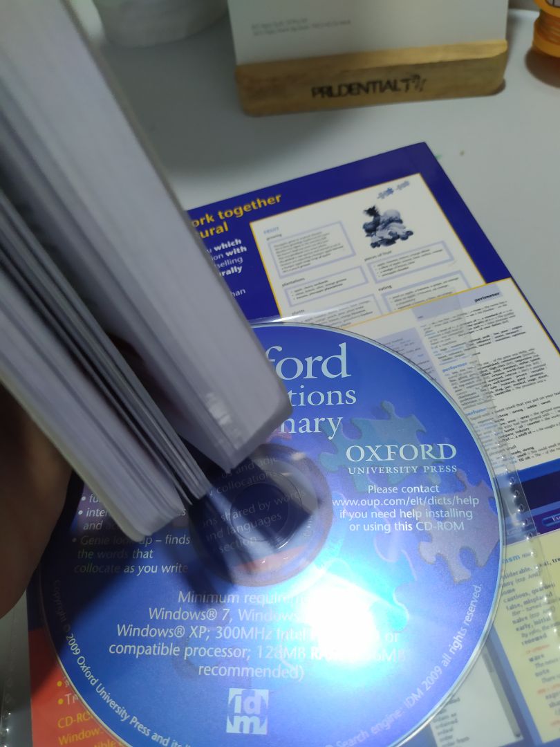 sách ok lắm, nó là 1 cuốn sổ tay có chia chủ đề chứ ko phải từ điển. như vậy tiện hơn cho việc ứng dụng vào luyện nói. tiki trading gói hàng cực ẩu làm móp sách của mình. recommend các bạn mua của fahasa để nhận đc sách mới tinh bọc cẩn thận