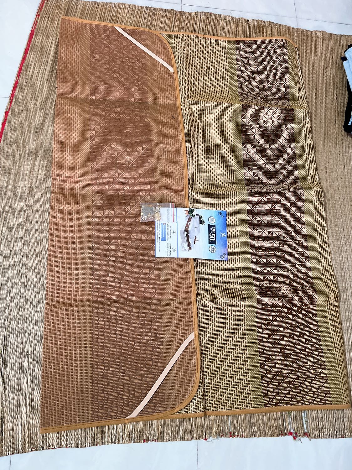 Chiếu rất đẹp, đường may rất tỉ mỉ, thank shop tặng thêm túi hương cho mình.
Tiki giao hàng đúng giờ, chất lượng dịch vụ rất hài lòng.