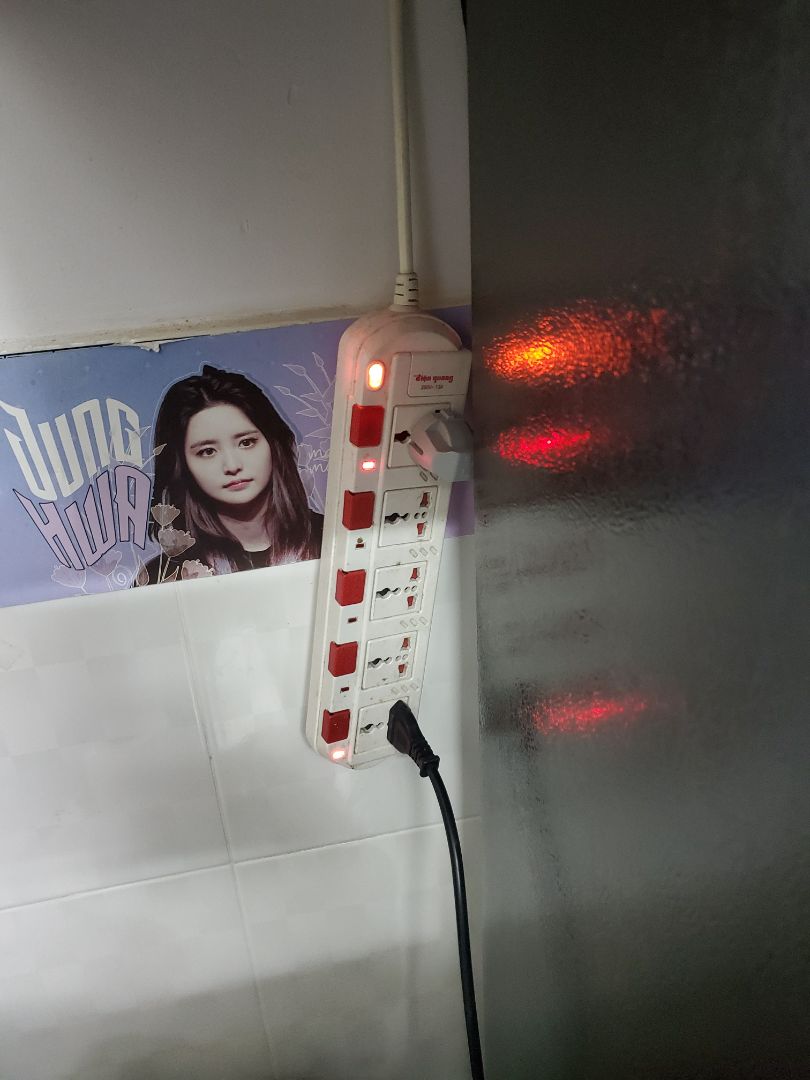 nhà mình chỉ xài ổ điện dạng này dây to nhìn rất chắc chắn, có từng nút bật, xài an toàn mình rất thíc