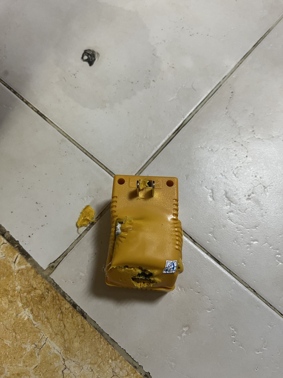 Ngày đầu tiên sử dụng cho quạt Sanyo nội địa 110 đã bị ăn đòn. May không cháy nhà