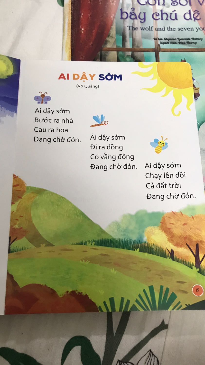 Sách đẹp lắm , giấy dày , những bài thơ dễ thương, có những trang trò chơi cũng thú vị