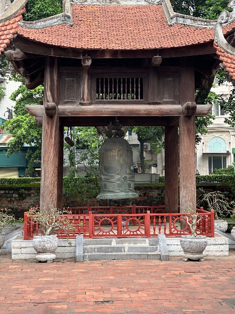 Đóng gói rất tốt, giao nhanh, sách cực hay để mọi người tìm hiểu về lịch sử Việt Nam Đóng gói rất tốt, giao nhanh, sách cực hay để mọi người tìm hiểu về lịch sử Việt Nam