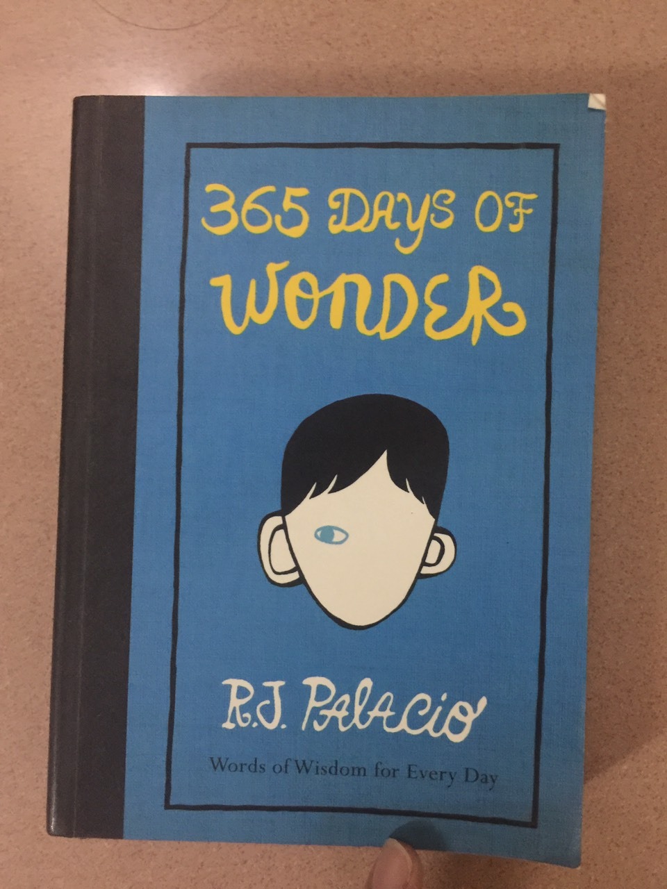 Mình nhận được cuốn sách mà như là qua tay mấy người đọc rồi, hàng cũ quá trời. Góc sách thì quăn, sách như là bị lật ra đọc rồi vậy!! :((((((((((((((((((((((. Bực mình lắm luôn ý.