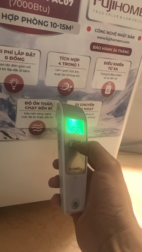 Điều hoà mua về dùng rất tệ. Vỏ nóng. Phòng 15m2 bật cả đêm không lạnh nổi. Nhà cung cấp nói gọi cho bên Bảo hành, Bảo hành qua nói do điện nhà yếu phải mua ổn áp (nhà mình ở SG). Mua ổn áp về vẫn không chạy liên hệ nhà cung cấp thì không thèm phản hồi, hỗ trợ gì.