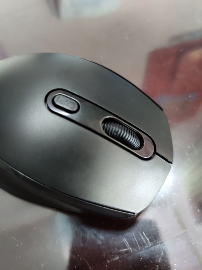 Giao hàng cũ, trầy xước, chỗ đáy chuột bị kênh. Với giá tiền này mọi người nên chọn hãng khác. Đây là lần đầu tiên cũng là cuối cùng tôi chọn tiki.