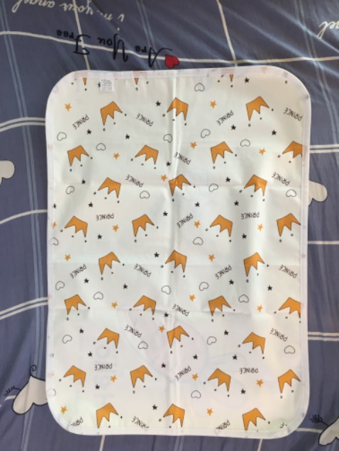 Thảm lót mềm, thoáng khí, thấm hút mạnh, không dễ trơn trượt khi dùng, màu sắc tươi sáng, không phai