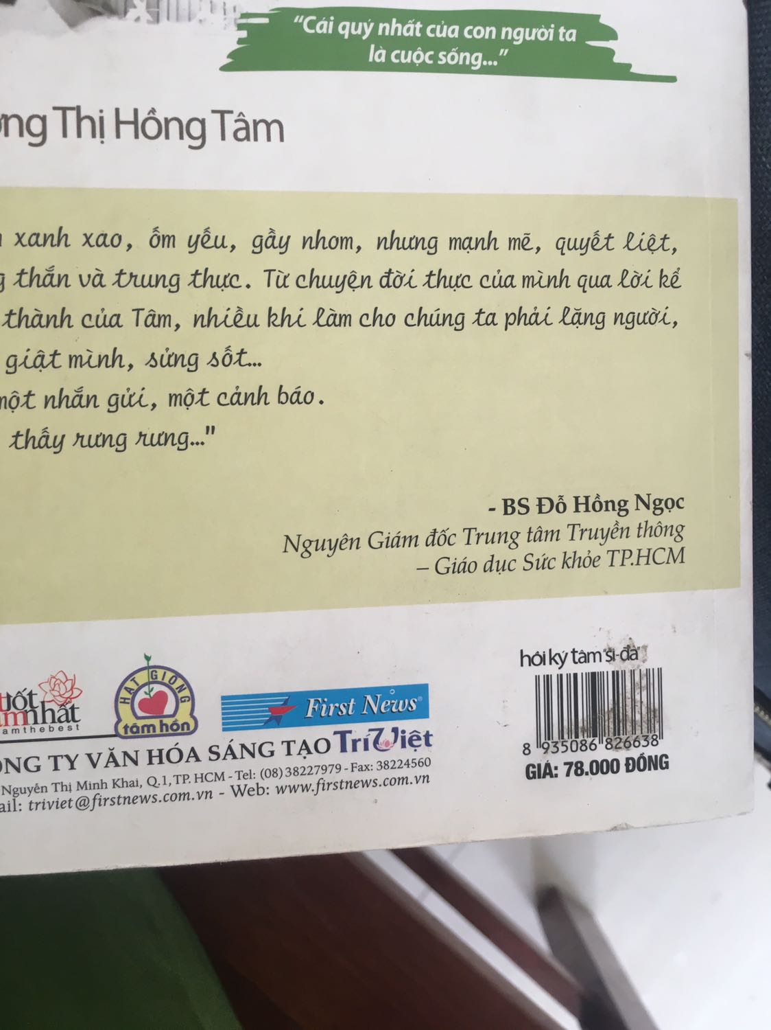 Tiki làm ăn kiểu gì vậy, chuyển sang bán sách cũ rồi đấy à. Thật sự quá thất vọng, tôn trọng tác giả mua sách thật, sách mới mà mua bên tiki chất lượng còn kém xa sách giả thế này thì đúng là không còn gì để nói.