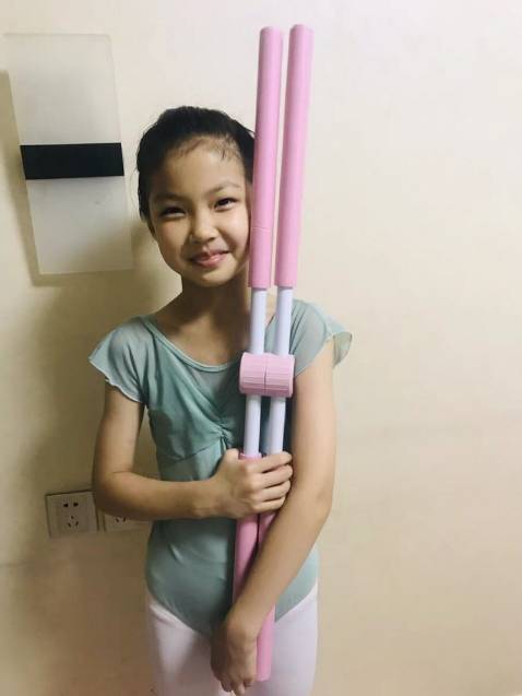 Gậy rất đẹp và dụng cụ kết nối rất vừa vặn, màu đẹp, gậy thẳng, đóng gói cẩn thận, rất hài lòng nha