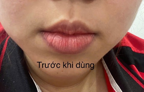 Mùi vị vui vui, thơm thơm.
Màu sắc lên môi cũng khá ổn.
1 Lần son là lên được màu.
Hình ảnh và thực tế như nhau.

Tuy nhiên không dám thử các màu khác, sợ nó trội màu.
Chọn nàu đỏ tươi lên cũng khá ưng và dễ dùng