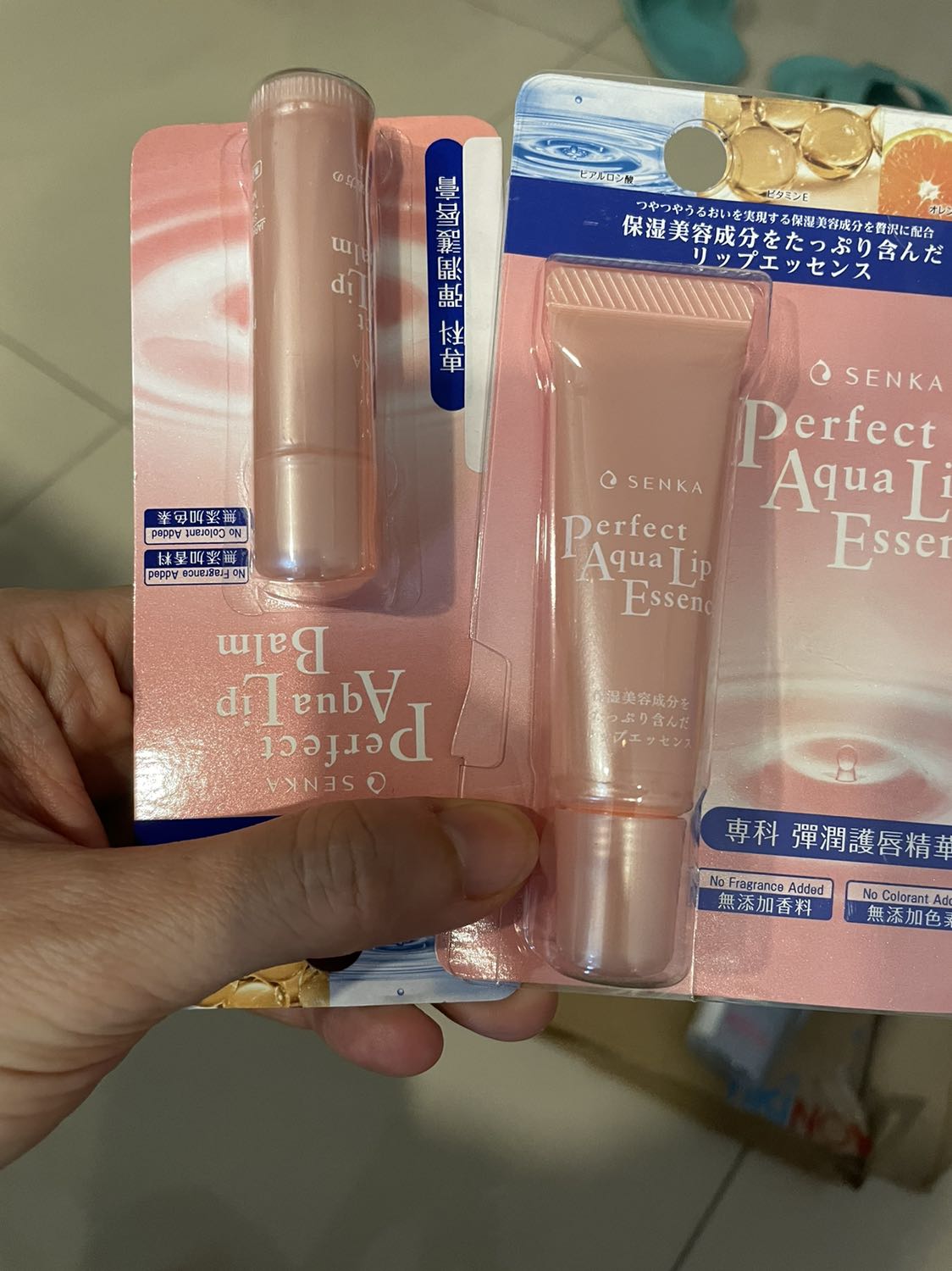 Sản phẩm tốt, mềm mịn môi, có tặng kèm chai tẩy trang, giao siêu tốc, thái độ nhân viên thân thiện, lễ phép. Tiki luon giữ uy tín và đặt khách hàng lên hàng đầu