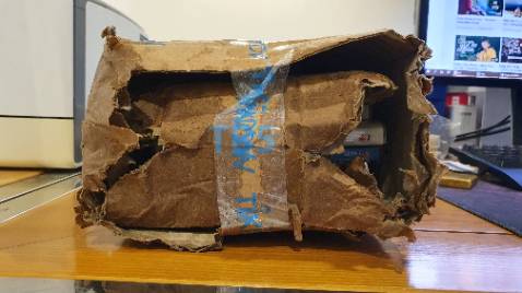 Lần thứ nhất:
Toàn bộ thùng hàng 14 sản phẩm đồng hành cùng "em gái mưa"
Lần thứ hai:
Nhân viên vận chuyển không thực hiện nghiêm túc "khoảng cách an toàn mùa covid"

Tiki: nhiệt tình hỗ trợ
Đối tác vận chuyển: Tiki nên kiểm soát lại