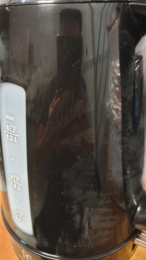 làm ăn quá tệ, hộp bị moi móc ko biết làm gì, mở ra kiểm tra thì sản phẩm bị đóng bụi, tôi mua hàng mới mà bị giao sản phẩm trưng bày là sao????