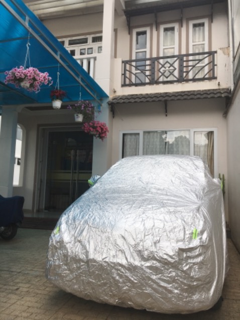 Trùm xe vừa vặn nhưng hơi mỏng