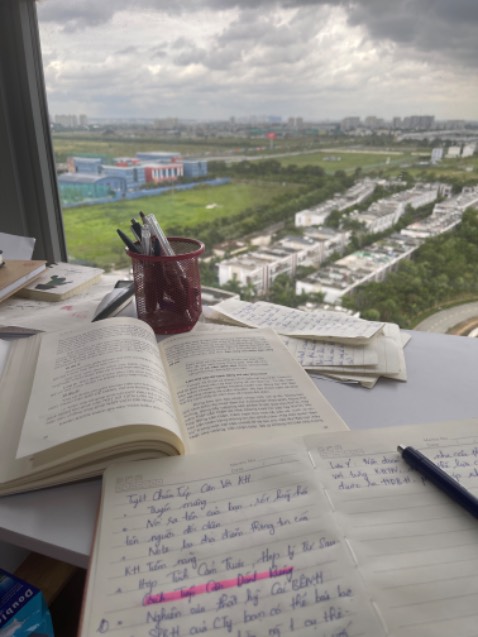 Em còn chờ ngày training chứ chưa được vào làm chính thức anh Minh ơi 🥰🥰🥰 . Em đang đọc rất nghiêm túc từng trang của anh . Cảm ơn anh đã cho ra những cuốn sách này ạ