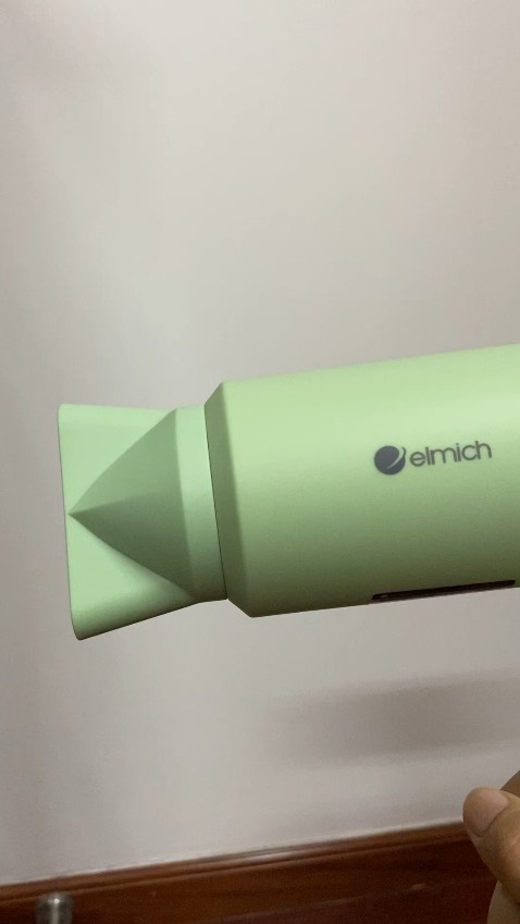 Mình thấy máy ok, mảu rất dễ thương, máy cũng mạnh nữa. Có phiếu bảo hành đàng hoàng, có tem chống hàng giả, tiki thì giao hàng đúng hẹn và nhanh 🥰