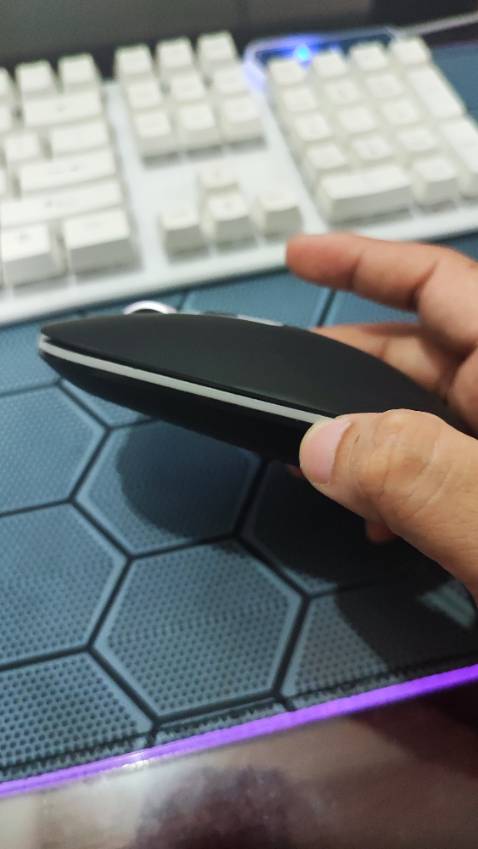 Cảm nhận ban đầu là di chuột 3 chế độ, mượt mà , ấn rất êm, nhìn cũng đẹp nữa, gọn gàng, ưng lắm nha mọi người. Để trải nghiệm thêm xem thế nào 😉