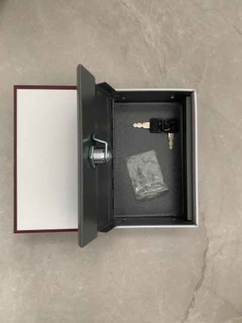 Giao hàng đúng hẹn.
Ý định mình muốn mua loại khoá mật mã, shop lại giao loại khoá chìa. Shop cần thông tin chi tiết hơn trong phần mô tả là shop bán loại nào. Không thì shop đưa them 2 loại cho khách chọn  khi mua.