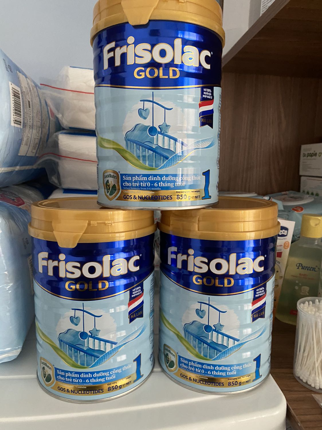 giao không móp méo, đủ số lượng, check ra hàng chính hãng, giá cả rất phải chăng, uy tín. Mặc dù mặt hàng sữa trẻ dưới 1 tuổi hầu như không được áp mã giảm thêm nhưng giá rẻ và freeship là oke rồi