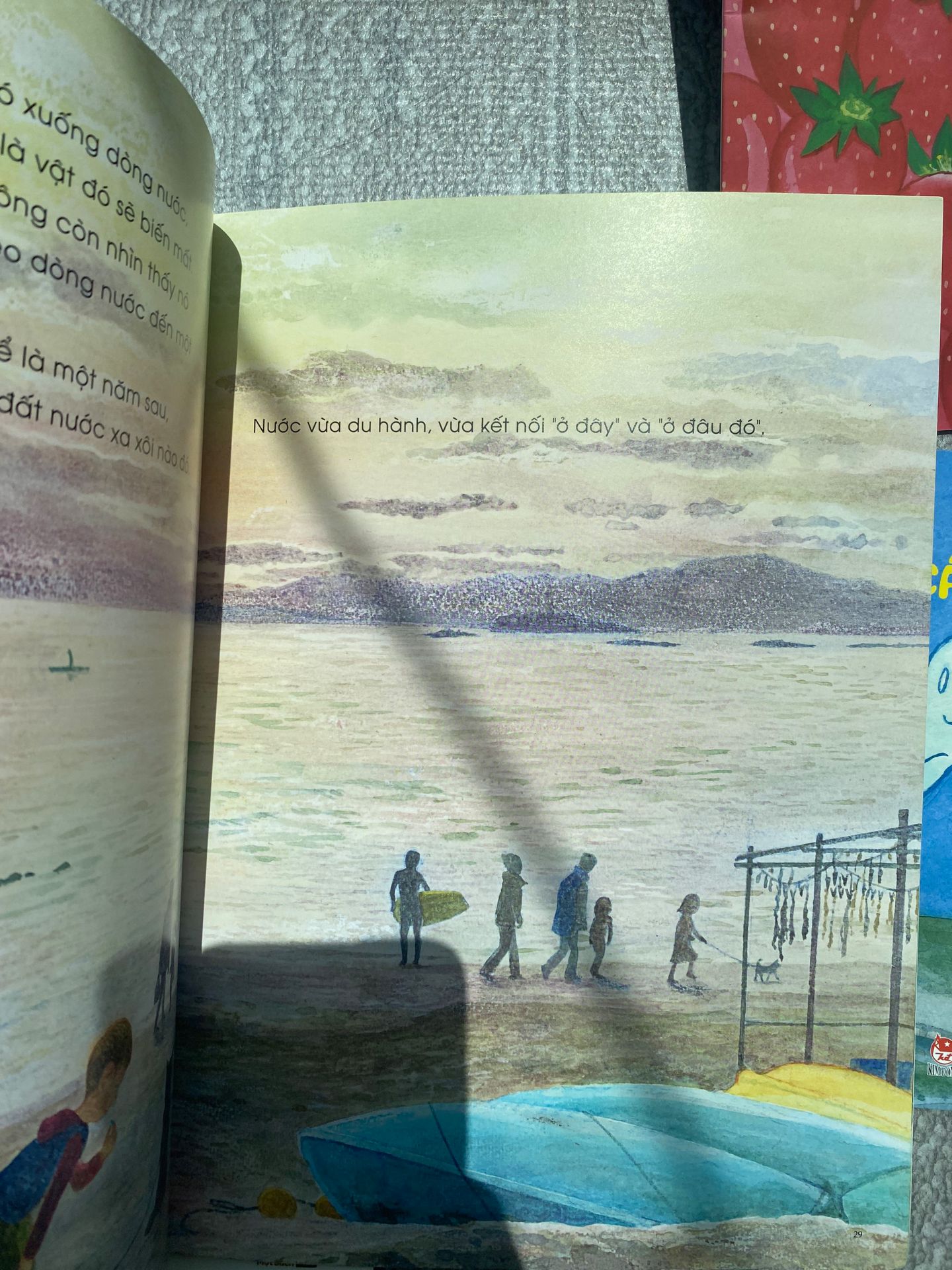 con mình 9 tuổi rồi thấy phù hợp để đọc những cuốn nhiều thông tin như thế này, bên trong hình minh họa rất đẹp