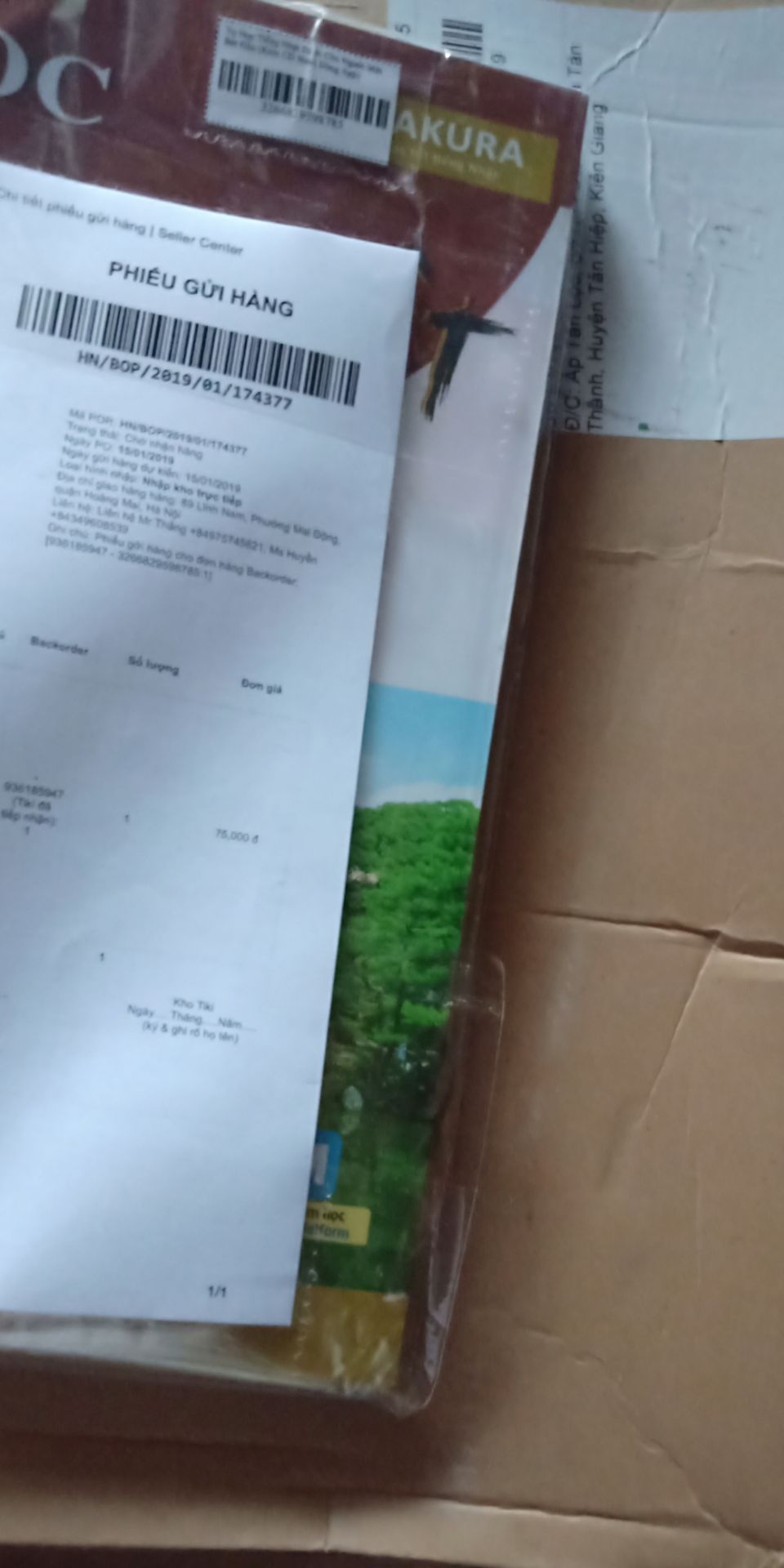 mới vừa nhận xong lên viết nhận xét liền luôn
Giao hàng nhanh, Người Giao nhiệt tình 
nhưng sách hơi bị méo méo, mà chấn nhận được --->SÁCH KHỔ A4, CÓ NHIỀU HÌNH ĐẸP .... ????????????????