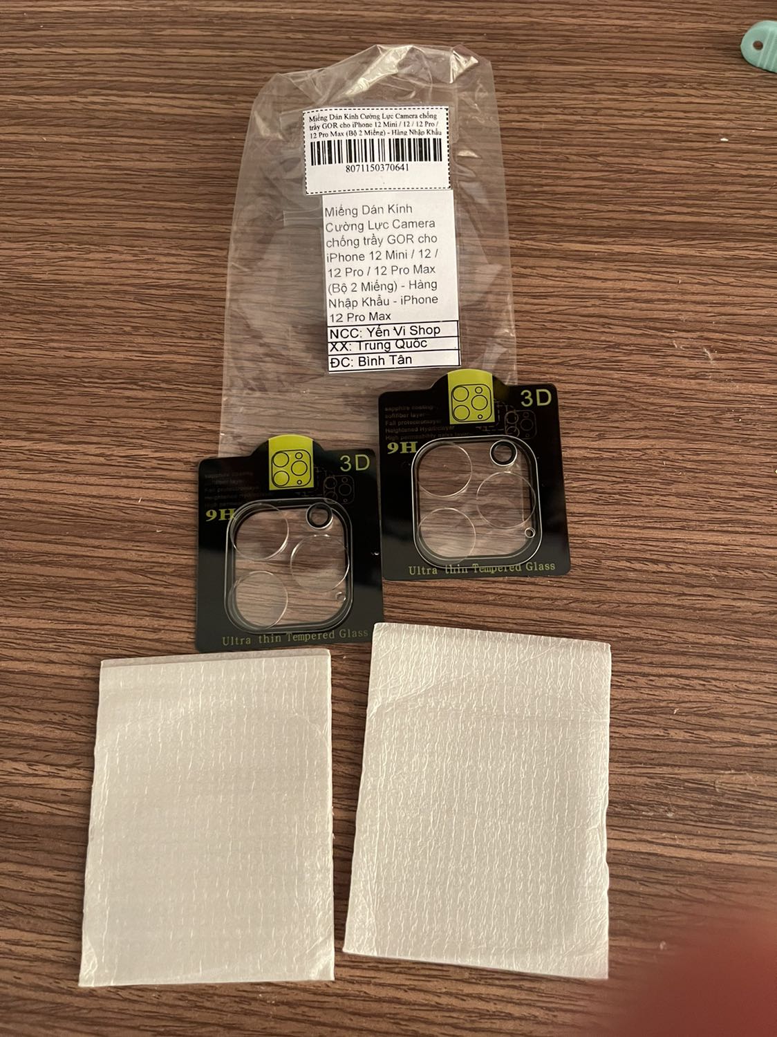 Đừng nên mua. Mất tiền chả đáng nhiu nhueng tức
( ip 12 pro max nhé anh em)

1. Camera có độ lồi cao và lỗ miếng dán cạn nên lớp keo ko chạm đc với cái nên phẳng dẫn đến keo ko dính đc, lắp vào là rớt như B52 ném bom rải thảm

2. Cảm giác đây ko pải miếng dán của gor vì chả có logo hay bất kì cái j nói miếng này là của gor

3. Giăng cao su chống loè thì xục xệch kiểu đúng chất hàng tàu chợ trời

4. Hàng mới mà ko hiểu sao trong lỗ mắt camnera lại dơ

Khen là khen cho tiki mùa dịch nhưng giao hàng now nên khá nhanh